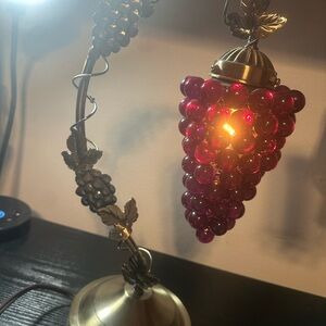 Elegant Grape Cluster Table Lamp - Red and Gold